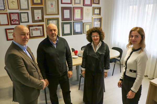 Gospićko Veleučilište uručilo zahvalnicu Hrvatskom Crvenom križu